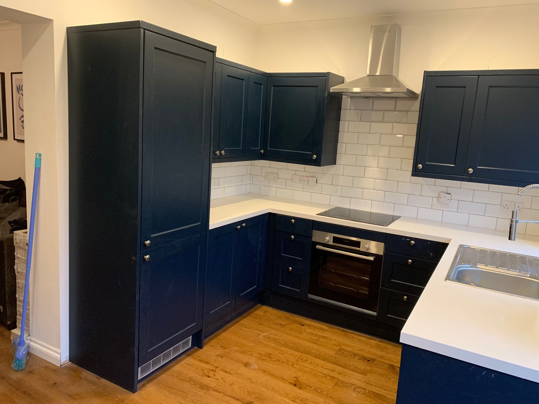 Blue kitchen installation